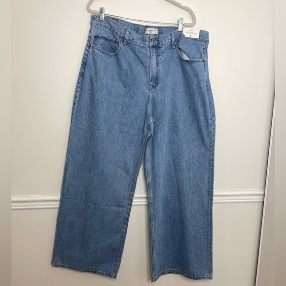 NWT A&F High Rise Wide Leg Jean Medium Wash 34 Long - Picture 3 of 15